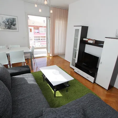 Apartment Nives *